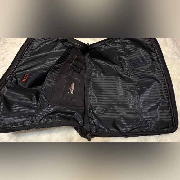 Tumi Vintage Nylon Briefcase with Red Logo Accent - Picture 6 of 14